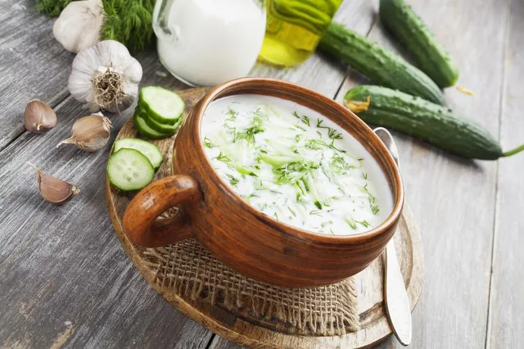 Tzatziki recept lépésről lépésre: A legjobb mártás nyársakhoz