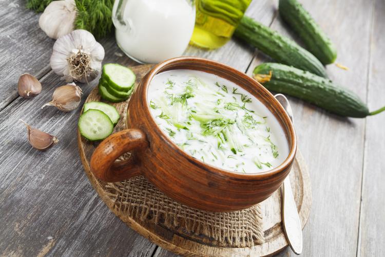 Tzatziki recept krok za krokem: Nejlepší omáčka ke špízům